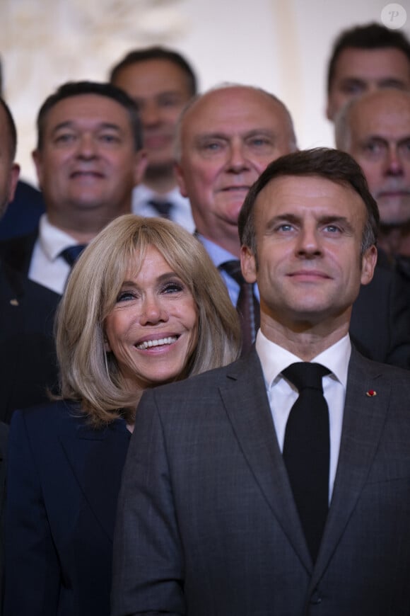 Le Président de la République Emmanuel Macron et sa femme Brigitte - Les maires de France lors de la 105ème session du Congrès des Maires de France, organisée par l'AMF, au palais de l'Elysée à Paris. Le 22 novembre 2023 © Eliot Blondet / Pool / Bestimage 