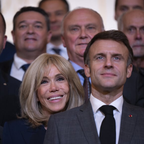 Le Président de la République Emmanuel Macron et sa femme Brigitte - Les maires de France lors de la 105ème session du Congrès des Maires de France, organisée par l'AMF, au palais de l'Elysée à Paris. Le 22 novembre 2023 © Eliot Blondet / Pool / Bestimage 