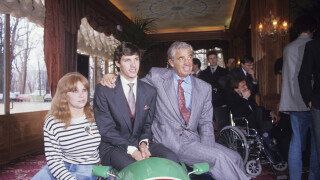 "Ensemble pour l'éternité" : Jean-Paul Belmondo et sa première femme Elodie réunis, leur fils Paul émeut avec une photo