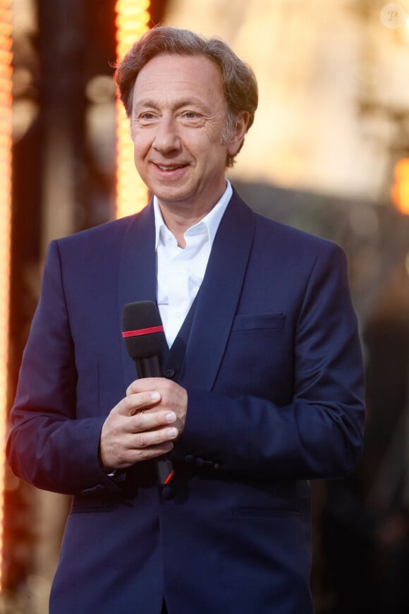 C'est Stéphane Bern qui a vendu la mèche...Stéphane Bern - "Concert de Paris" sur le parvis de l'hôtel de ville de Paris retransmis en direct sur France 2 et sur France Inter, Paris le 14 juillet 2024. © Christophe Clovis - Pierre Perusseau / Bestimage 