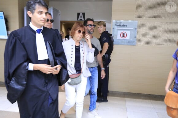 Gisèle Pélicot arrive avec ses fils David et Florian Pélicot et son avocat Stéphane Babonneau - Procès du viol de Gisèle Pélicot par cinquante hommes âgés de 26 à 74 devant la cour criminelle départementale de Vaucluse à Avignon, France, le 4 septembre 2024. © Franz Chavaroche/Nice Matin/Bestimage