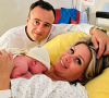 Ils en profitent ainsi pour partager une première photo de leur bébé à la maternité.
Mélanie et Franck Gonzalez, couple star de "Familles nombreuses, la vie en XXL", présentent leur neuvième enfant, la petite Calypso.