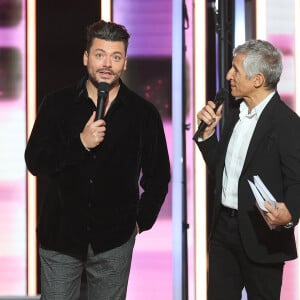 Sophie Davant, Kev Adams et Nagui - Les personnalités se mobilisent lors de la 37ème édition du Téléthon sur le plateau de France 2, avec pour parrain Vianney. Le 8 décembre 2023. © Coadic Guirec / Bestimage