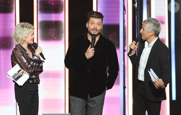 Sophie Davant, Kev Adams et Nagui - Les personnalités se mobilisent lors de la 37ème édition du Téléthon sur le plateau de France 2, avec pour parrain Vianney. Le 8 décembre 2023. © Coadic Guirec / Bestimage