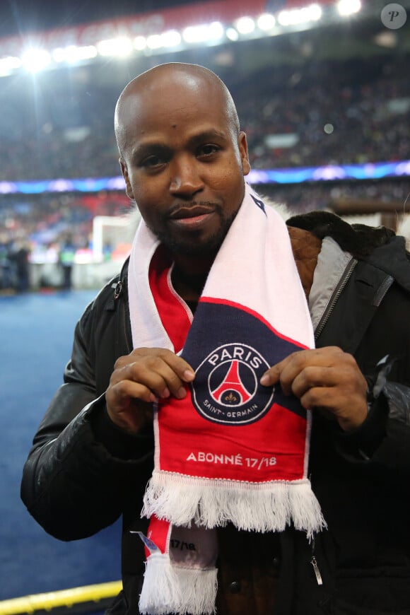 Il s'en prend au réalisateur Thibault de Longeville.
Le rappeur Rohff - People lors du huitième de finale retour de Ligue des Champion, du Paris Saint-Germain contre le Real Madrid au Parc des Princes à Paris le 6 mars 2018. Le Real à remporté le match sur le score de 2 buts à 1. © Cyril Moreau/Bestimage