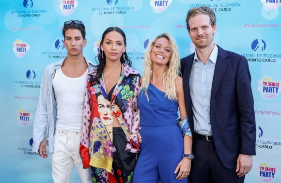 Constantin Balsan, Mateo Paitel, Marie Fevre et Aurore Delplace (Un si grand soleil) pour la soirée du 1000ème épisode de "NCIS" autour d'un gateau au Neptune lors de la 63ème édition du Festival de television de Monte-Carlo, Monaco, le 15 juin 2024. © Denis Guignebourg/BestImage 