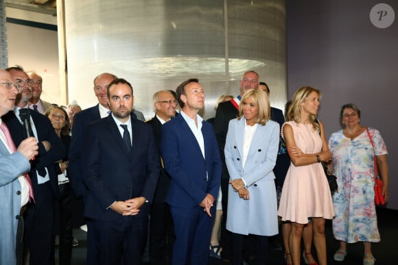 Sébastien Lecornu, ministre auprès de la ministre de la Cohésion des territoires et des Relations avec les collectivités territoriales, chargé des collectivités territoriales, Stéphane Bern, la Première dame Brigitte Macron et sa fille Tiphaine Auzière lors de l'inauguration du centre Historique Médiéval d'Azincourt 1415, France, le 29 août 2019. La Première dame en a profité pour revenir sur les propos insultants du président brésilien J.Bolsonaro à son encontre. 