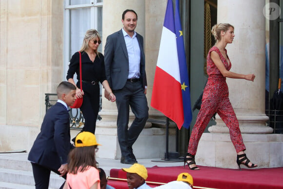 Tiphaine Auzière (fille de B. Macron) et guest - Le président de la République Française Emmanuel Macron et la Première dame Brigitte Macron, accueillent les joueurs de l'équipe de France (Les Bleus) et son sélectionneur Didier Deschamps, le président de la Fédération Française de Football Noël Le Graët et des membres de la FFF, au Palais de l'Elysée. L'équipe de France est en provenance directe de Russie où elle a été sacrée Championne du Monde 2018, pour la deuxième fois de son histoire, après sa victoire en finale face à la Croatie (4-2). Paris, le 16 juillet 2018. © Stéphane Lemouton/Bestimage 