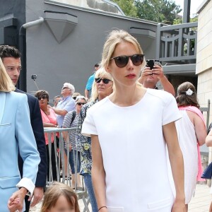 Dont Elise, 11 ans, fille de Tiphaine Auzière 
La première dame Brigitte Macron (Trogneux), sa fille Tiphaine Auzière et sa fille Elise vont voter à la mairie du Touquet pour le second tour des législatives, au Touquet le 18 juin 2017. Merci de flouter le visage des enfants avant publication - © Sébastien Valiela-Dominique Jacovides/Bestimage