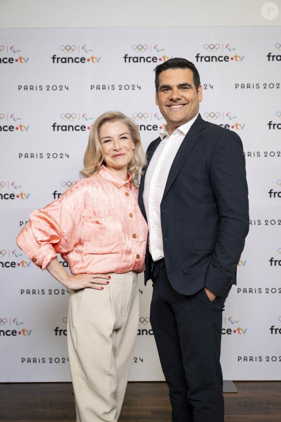 Louise Ekland et Mathieu Lartot lors de la présentation des journalistes et chroniqueurs de France Télévisions pour les Jeux Olympiques 2024 au musée de l'Homme à Paris, le 11 juin 2024. © Pierre Perusseau / Bestimage 