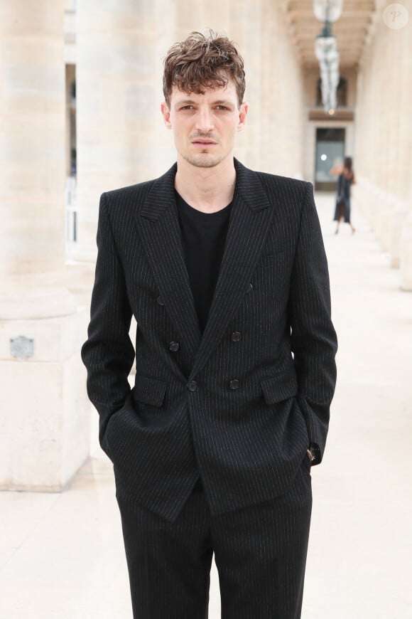 Dans "Madame Figaro", il a confié : "J'ai d'ailleurs bien regretté d'avoir quitté Paris cet été 
Niels Schneider - 35ème édition des "Trophées ANDAM" dans les jardins du Palais Royal à Paris, France, le 27 juin 2024. © Christophe Clovis / Bestimage  Semi Exclusive 35th ANDAM Awards in the gardens of the Palais Royal in Paris on june 27 2024