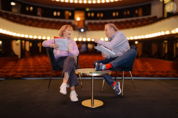 La pièce de Philippe Claudel se joue au théâtre de la Michodière à Paris
Michel Leeb et Marie-Anne Chazel pour "Parle-moi d'amour" au théâtre de la Michodière à Paris. © Louis Lepron