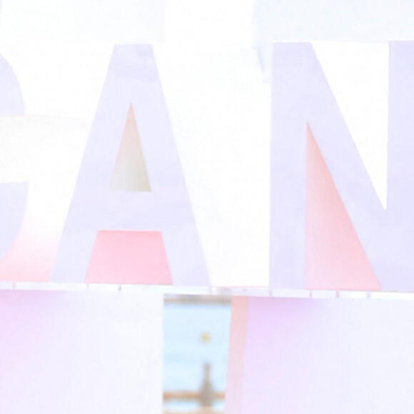 Marie-Anne Chazel lors du photocall de 'Broceliande' sur la plage du Majestic lors de la 7eme saison de 'CanneSeries' à Cannes le 7 Avril 2024 Denis Guignebourg/BestImage 