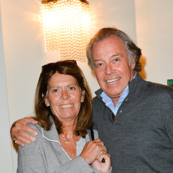 Michel Leeb a pu compter sur le soutien de sa femme Béatrice
Michel Leeb avec sa femme Béatrice - Inauguration du théâtre de la Tour Eiffel à Paris le 16 octobre 2017. © Coadic Guirec/Bestimage