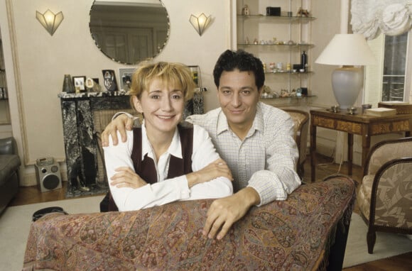 Archives - Rendez-vous avec Christian Clavier et Marie-Anne Chazel à leur domicile à Paris. Janvier 1991 © Michel Ristroph via Bestimage