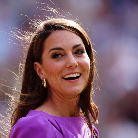 La princesse de Galles lors de la présentation du trophée de la finale du simple messieurs lors de la quatorzième journée des Championnats de Wimbledon 2024 au All England Lawn Tennis and Croquet Club, Londres. UK, le : Dimanche 14 juillet 2024. Photo par Mike Egerton/PA Wire/ABACAPRESS.COM