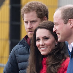 Alors que les deux frères sont plus que jamais en froid...Le prince William, duc de Cambridge, Catherine, duchesse de Cambridge et le prince Harry se joignent à une équipe de Heads Together London Marathon training day au Queen Elizabeth Olympic Park à Londres, Royaume-Uni, le 5 février 2017. Photo par Anwar Hussein/EMPICS Entertainment/ABACAPRESS.COM