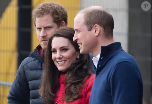 Alors que les deux frères sont plus que jamais en froid...Le prince William, duc de Cambridge, Catherine, duchesse de Cambridge et le prince Harry se joignent à une équipe de Heads Together London Marathon training day au Queen Elizabeth Olympic Park à Londres, Royaume-Uni, le 5 février 2017. Photo par Anwar Hussein/EMPICS Entertainment/ABACAPRESS.COM