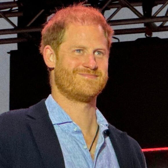 Alors que son beau-frère, Harry, célébrait ses 40 ans...Le Prince Harry remet un prix à Loren Courtney, pilote d'hélicoptère et secouriste, lors du concert 2024 One805LIVE ! Concert de soutien aux premiers intervenants de Santa Barbara organisé par Kevin Costner dans sa propriété au bord de l'océan à Motecito, CA, USA ? Le 20 septembre 2024. Photo par London Entertainment/Splash News/ABACAPRESS.COM