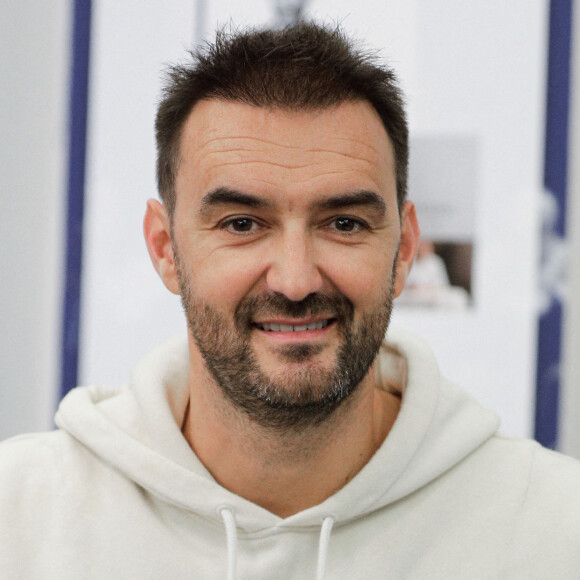 Ce samedi 21 septembre, Cyril Lignac partage un nouveau tendre moment avec son fils sur Instagram.
Le chef français Cyril Lignac lors de sa première séance de dédicaces à la veille de la sortie de son nouveau livre "Saisons" à la librairie Mollat à Bordeaux, France, le 16 octobre 2019. Photo par Thibaud Moritz/ABACAPRESS.COM