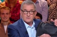 Christophe Dechavanne présente son nouveau compagnon de vie sur le plateau de "Quelle époque!"