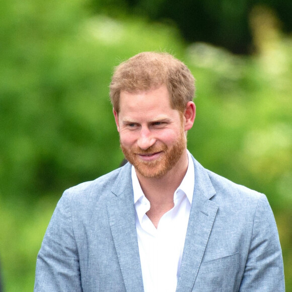 Les estimations de ce gros cadeau pour Harry était fixées à 8 millions d'euros mais il se pourrait que ce ne soit finalement pas le cas d'après l'experte Victoria Murphy à "Hello !"
Prince Harry