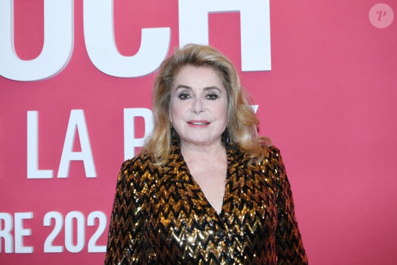 Catherine Deneuve au photocall du "concerto pour la paix" de Omar Harfouch au Théâtre des Champs-Elysées à Paris le 18 septembre 2024. © Rachid Bellak / Bestimage