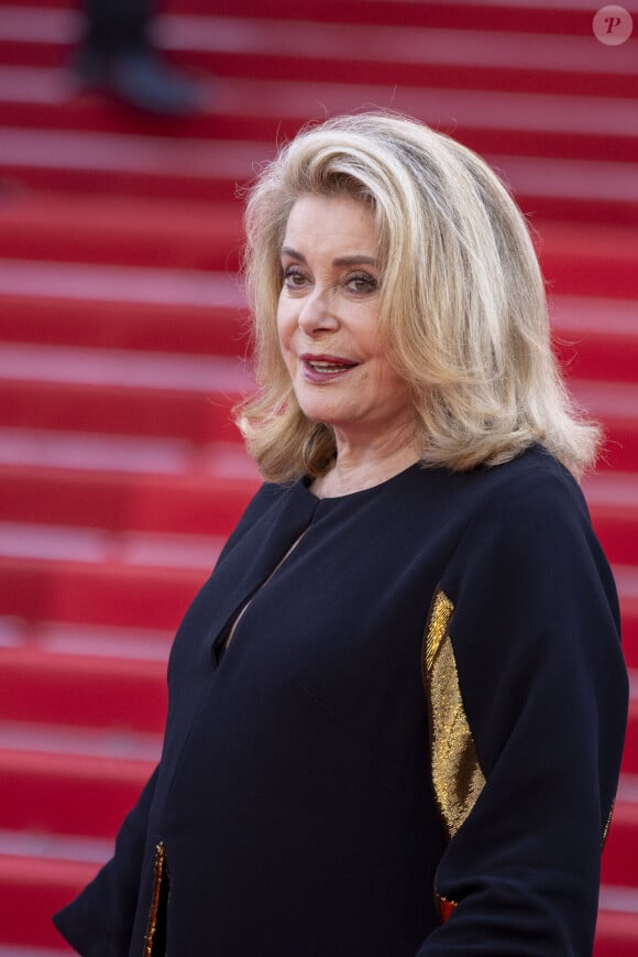 Catherine Deneuve - Montée des marches du film « L’amour ouf » lors du 77ème Festival International du Film de Cannes, au Palais des Festivals à Cannes. Le 23 mai 2024 © Olivier Borde / Bestimage