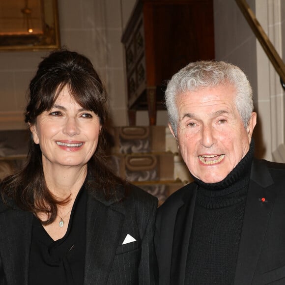 Claude Lelouch et sa femme Valérie Perrin lors de la soirée de gala pour la fondation de la recherche en physiologie, les Stethos, au George V à Paris le 18 mars 2024. © Coadic Guirec / Bestimage