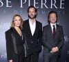 Il y a presque trois mois, des accusations impensables sur l'abbé Pierre ont émergé. 24 femmes l'accusent et l'équipe du film "L'abbé Pierre : une vie de combat"
Emmanuelle Bercot, Benjamin Lavernhe et Frédéric Tellier lors de l'avant-première du film "L'Abbé Pierre - Une vie de combats" au cinéma UGC Normandie à Paris. © Denis Guignebourg / Bestimage 