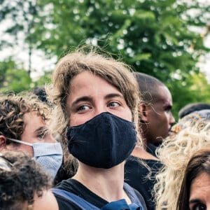 Adèle Haenel avait déjà tiré la sonnette d'alarme, sans être autant entendue
Adèle Haenel - People à la manifestation de soutien à Adama Traoré devant le tribunal de Paris le 2 juin 2020. Environ 20.000 personnes ont participé mardi soir devant le tribunal de Paris à un rassemblement interdit, émaillé d'incidents, à l'appel du comité de soutien à la famille d'Adama Traoré, jeune homme noir de 24 ans mort en 2016 après son interpellation. © Cyril Moreau / Bestimage