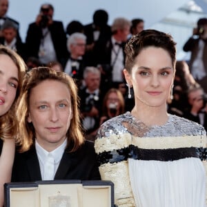 Adèle Haenel, Céline Sciamma (Prix du scénario pour "Portrait de la jeune fille en feu"), Noémie Merlant - Photocall de la remise des palmes lors de la cérémonie de clôture du 72ème Festival International du Film de Cannes. Le 25 mai 2019. © Borde-Jacovides-Moreau / Bestimage