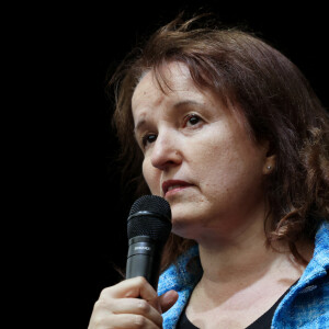 L'humoriste Anne Roumanoff participe à un rassemblement contre l'extrême droite, place de la République à Paris, le 3 juillet 2024, Paris, le 3 juillet 2024 © Stéphane Lemouton / Bestimage 