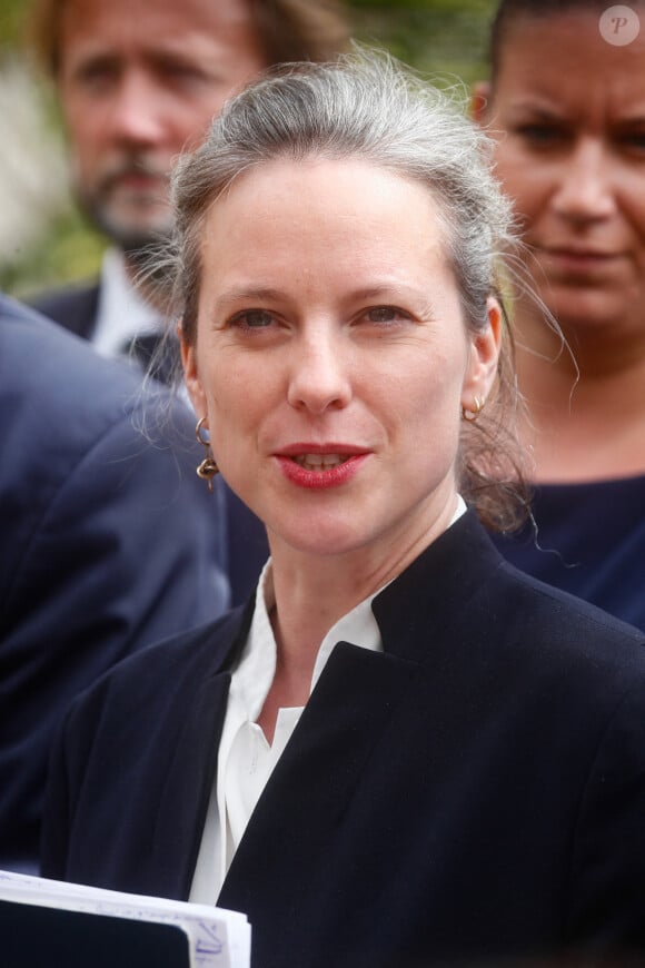 Lucie Castets - Lucie Castets et les représentants du Nouveau Front Populaire (NFP) à la sortie d'un entretien avec le Président de la République à l'Elysée le 23 août 2024. © Christophe Clovis / Bestimage