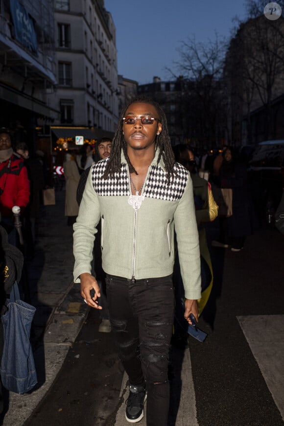 Info - Le rappeur Koba LaD condamné à un an de prison ferme pour violences dans une boîte de nuit - Koba LaD à la sortie du défilé Amiri "Collection Prêt-à-Porter Automne/Hiver 2024-2025" lors de la Fashion Week de Paris (PFW) le 18 janvier 2024. © Pierre Perusseau / Tiziano Da Silva / Bestimage