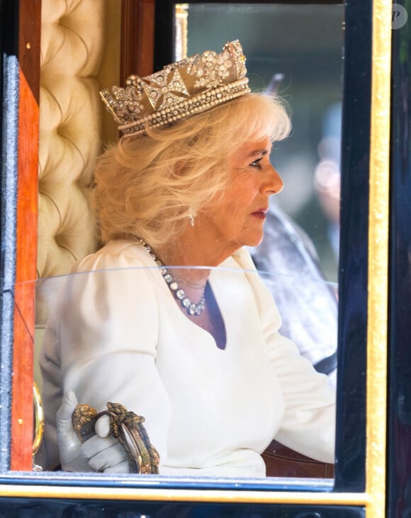 Le roi Charles III d'Angleterre et la reine consort Camilla Parker Bowles à leur départ du palais de Buckingham pour l'ouverture officielle du parlement britannique au palais de Westminster à Londres. Le 17 juillet 2024 