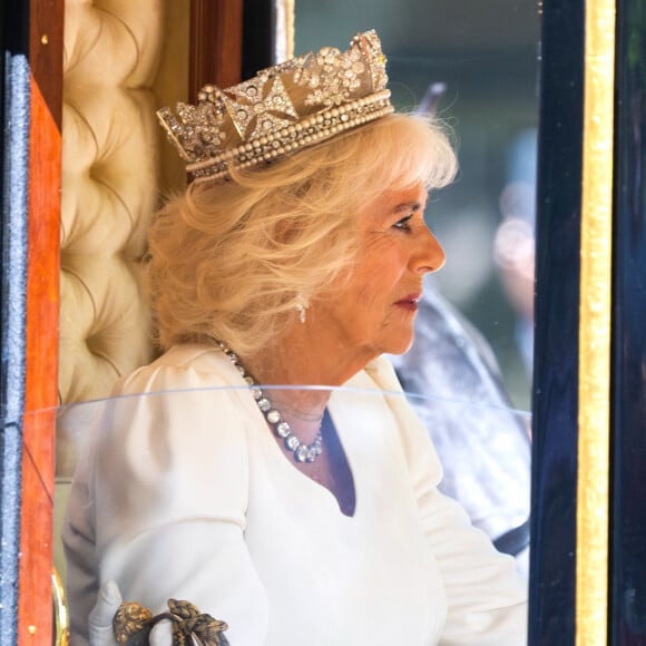 Le roi Charles III d'Angleterre et la reine consort Camilla Parker Bowles à leur départ du palais de Buckingham pour l'ouverture officielle du parlement britannique au palais de Westminster à Londres. Le 17 juillet 2024 