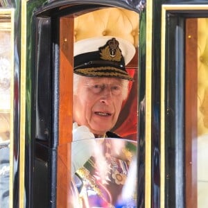 Le roi Charles III d'Angleterre et la reine consort Camilla Parker Bowles à leur départ du palais de Buckingham pour l'ouverture officielle du parlement britannique au palais de Westminster à Londres. Le 17 juillet 2024 