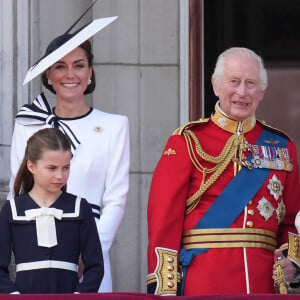 Catherine (Kate) Middleton, princesse de Galles, la princesse Charlotte de Galles, le roi Charles III d'Angleterre et Camilla Parker Bowles, reine consort d'Angleterre - Les membres de la famille royale britannique au balcon du Palais de Buckingham lors de la parade militaire "Trooping the Colour" à Londres, Royaume Uni, le 15 juin 2024. © Julien Burton/Bestimage 