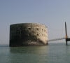 Combattant des problèmes cardiaques depuis 2013 mais aussi un cancer de l'oesophage, Yves Marchesseau avait décidé de lever le pied de ses activités sur France 2 dans Fort Boyard.
"Fort Boyard" le 16 avril 2003. © Frédéric Piau/Bestimage