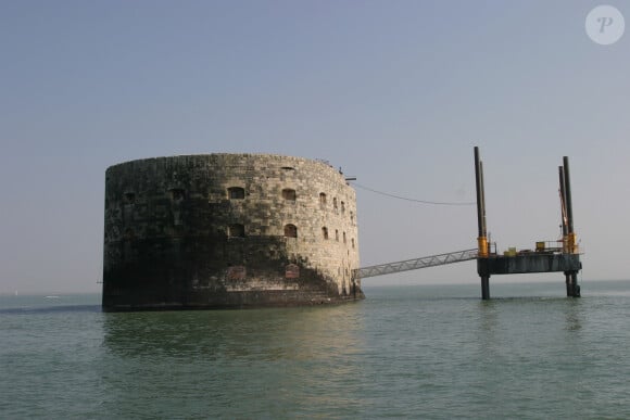 Combattant des problèmes cardiaques depuis 2013 mais aussi un cancer de l'oesophage, Yves Marchesseau avait décidé de lever le pied de ses activités sur France 2 dans Fort Boyard.
"Fort Boyard" le 16 avril 2003. © Frédéric Piau/Bestimage