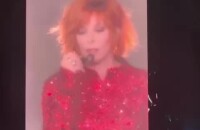 Vidéos - Mylène Farmer en concert au Stade de France à Saint-Denis avec Seal en invité surprise le 27 septembre 2024.