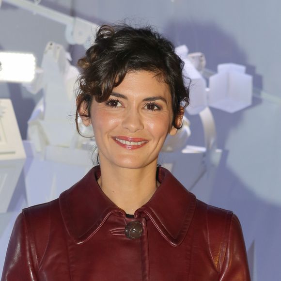 "La photo, j'en fais depuis très jeune, l'écriture aussi m'a toujours accompagnée, le dessin également", a détaillé celle qui est en train de développer un scénario. Affaire à suivre. 
Audrey Tautou - Inauguration des décorations de Noël des Galeries Lafayette à Paris, le 8 novembre 2016. © CVS/Bestimage