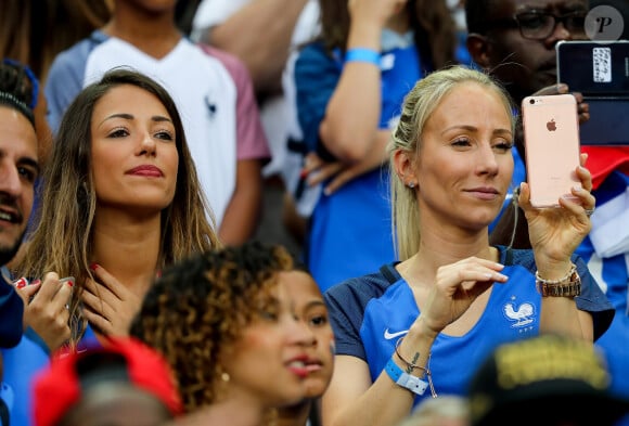 Camille Sold (Compagne de Morgan Schneiderlin) et Sandra Evra (Femme de Patrice Evra) lors du match de la finale de l'Euro 2016 Portugal-France au Stade de France à Saint-Denis, France, le 10 juillet 2016. © Cyril Moreau/Bestimage 