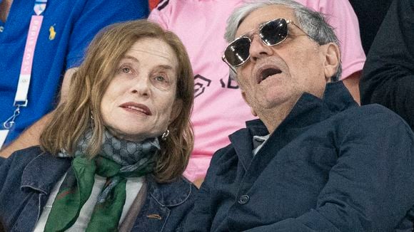 Isabelle Huppert : A quoi ressemble son discret mari Ronald avec qui elle se montre si peu ?