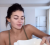 Mais certaines ne sont pas pour tout le monde. Et c'est Kylie Jenner qui nous l'a rappelé, alors que la star des Kardashian-Jenner était à Paris dans le cadre de la Fashion Week. 
La routine beauté du matin de Kylie Jenner : le skin-icing