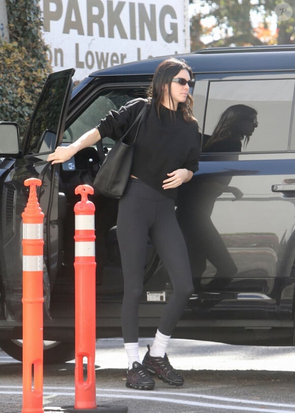 Exclusif - Kendall Jenner arrive à son cours de pilates à West Hollywood le 28 février 2023.  West Hollywood, CA - EXCLUSIVE Kendall Jenner was spotted arriving at a Hot Pilates call in West Hollywood Pictured: Kendall Jenner 