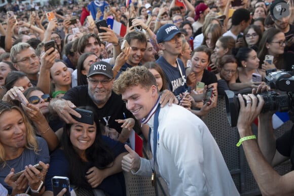 Léon Marchand - Les Toulousains ont accueilli avec ferveur les athlètes de la Ville rose et de ses alentours, après leur performance aux Jeux Olympiques de Paris 2024 sur la place du Capitole le 18 septembre 2024. © Frédéric Maligne/Bestimage