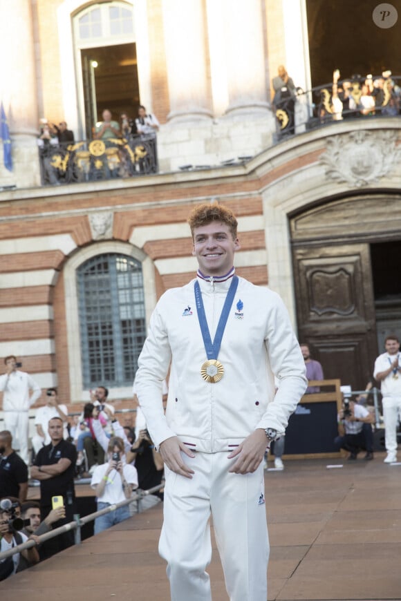 Léon Marchand - Les Toulousains ont accueilli avec ferveur les athlètes de la Ville rose et de ses alentours, après leur performance aux Jeux Olympiques de Paris 2024 sur la place du Capitole le 18 septembre 2024. © Frédéric Maligne/Bestimage