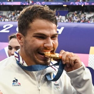 Antoine Dupont - La France remporte la finale en Rugby à 7 après sa victoire face à Fidji (et sa première médaille d'or) lors des Jeux Olympiques (JO) de Paris 2024 le 27 juillet 2024.